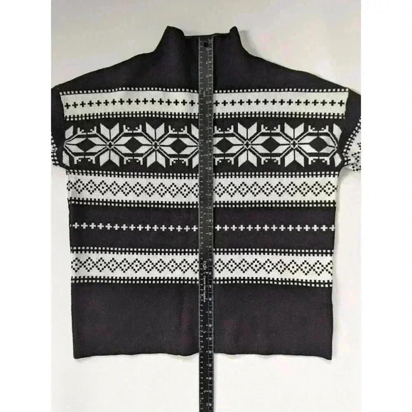 Nicole Miller Black And White Turtleneck Sweater Size M. - Picture 4 of 8